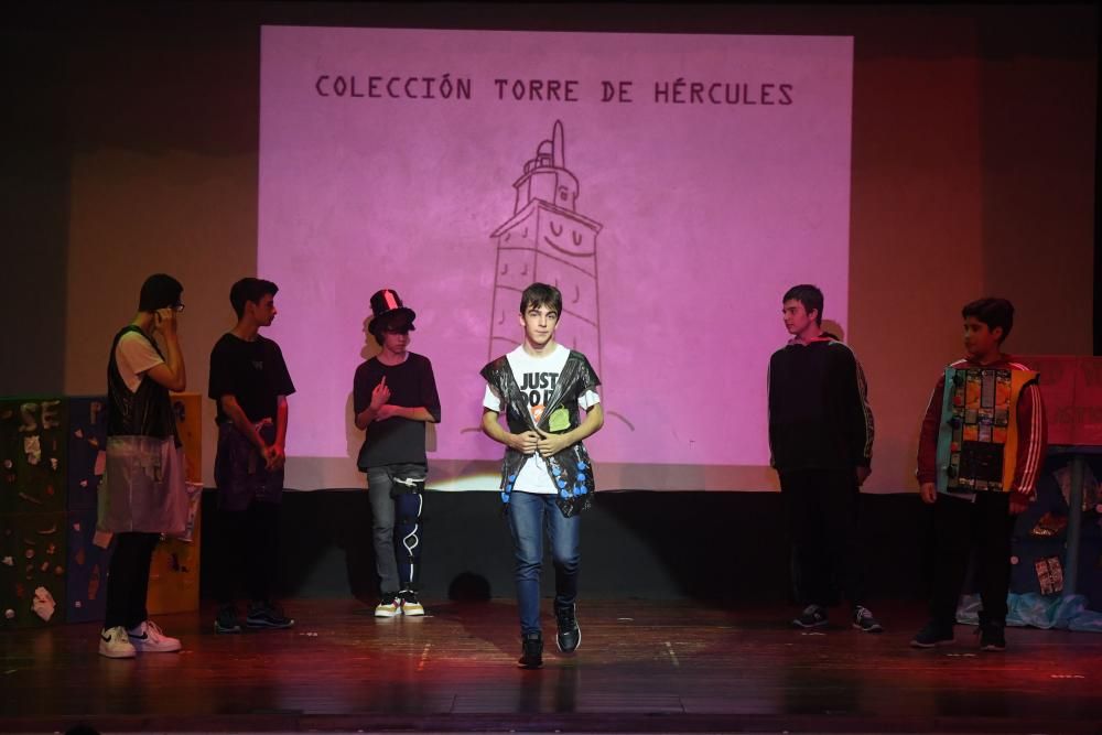 Desfile en Salesianos con ropa reciclada