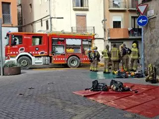 Les imatges del l'incendi en un edifici al carrer de Santa Llúcia de Manresa