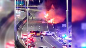 Incendio de un autobús en la Ronda de Dalt.