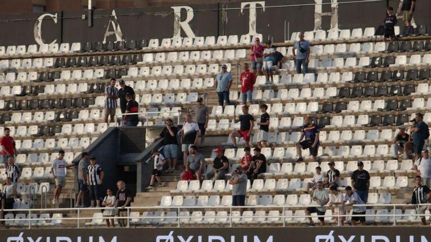 La ayuda por el descenso, en el aire para el FC Cartagena
