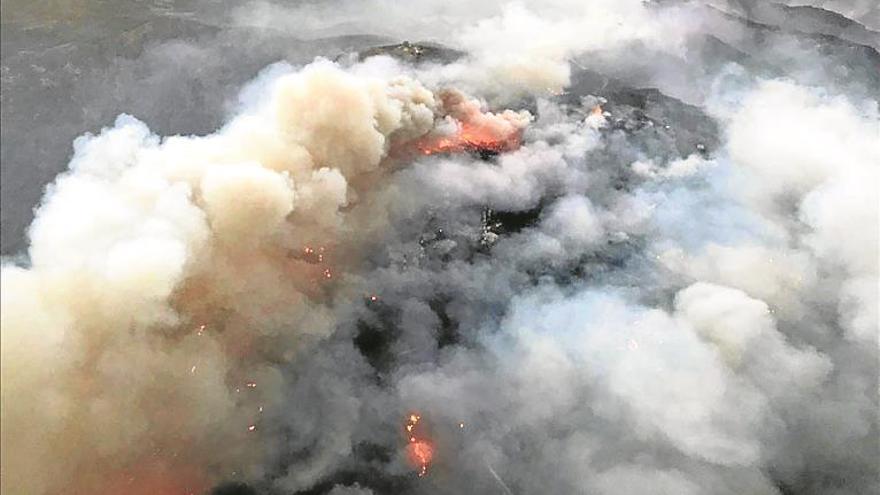 El incendio de gran canaria sigue activo, con 3 focos