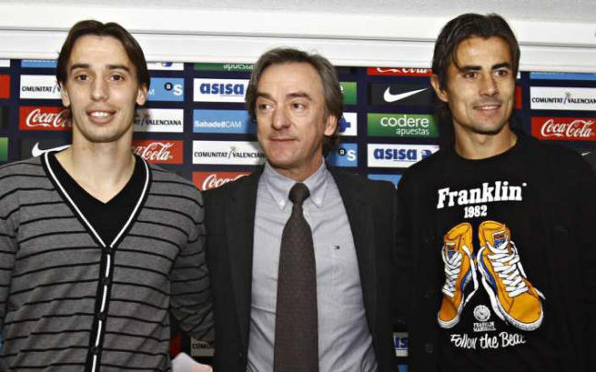 Jesús García Pitarch, entre Javito y David Cortés, durante la presentación de los futbolistas.