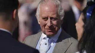 El Palacio de Buckingham revela el primer retrato oficial de Carlos III tras su coronación
