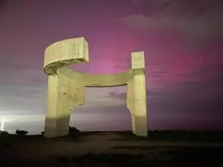 Las espectaculares imágenes de una aurora boreal vista desde Gijón
