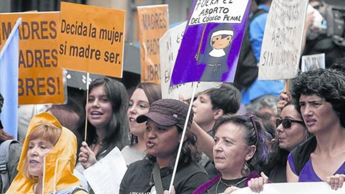 Manifestación en favor del aborto legal, seguro y gratuito que se celebró ayer en Madrid para celebrar la retirada del 'proyecto Gallardón'.