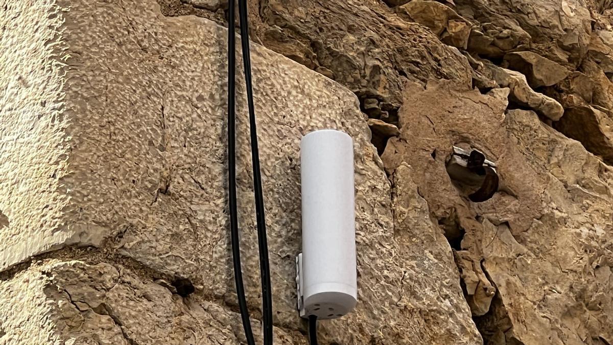 Aparell que amplia la cobertura de wifi al nucli antic de l'Escala.