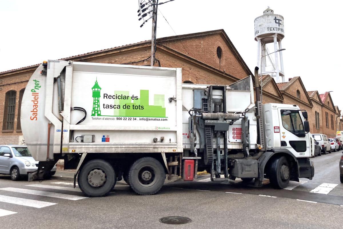 Sabadell revisarà el contracte del servei d’escombraries i neteja viària amb l’empresa Smatsa