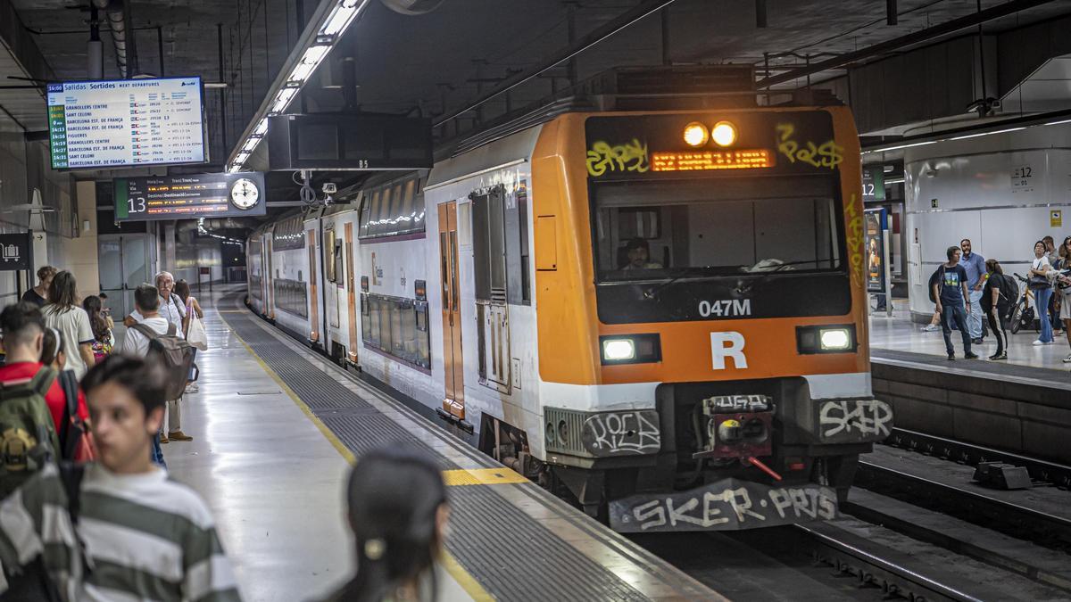 Un tren de Rodalies, en la estación de Barcelona Sants