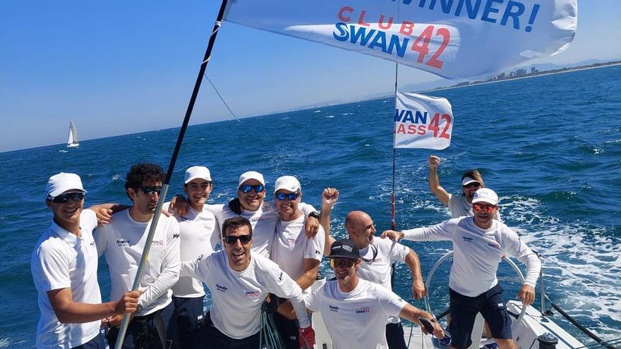 El &#039;Nadir&#039; del mallorquín Pedro Vaquer conquista el Mundial de la clase Swan42 en Valencia