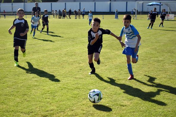 Un momento del torneo de fútbol base celebrado en Valga, que reunió a 1.200 espectadores.