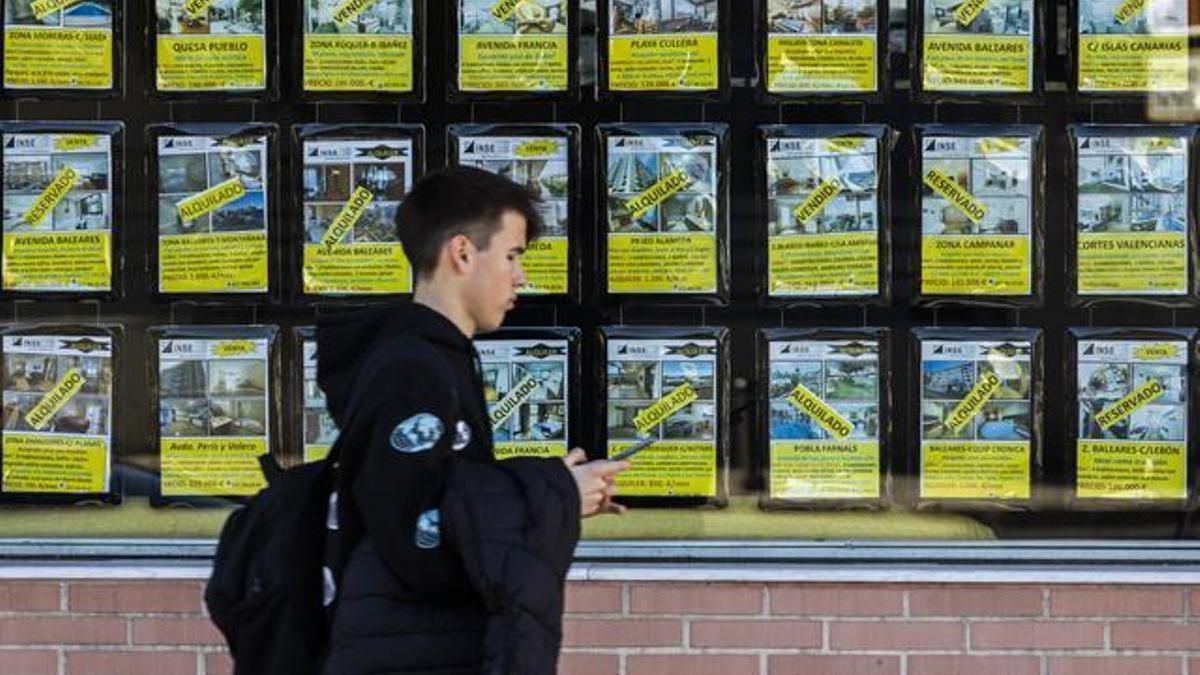 Las inmobiliarias se quedan sin pisos para vender o alquilar en València