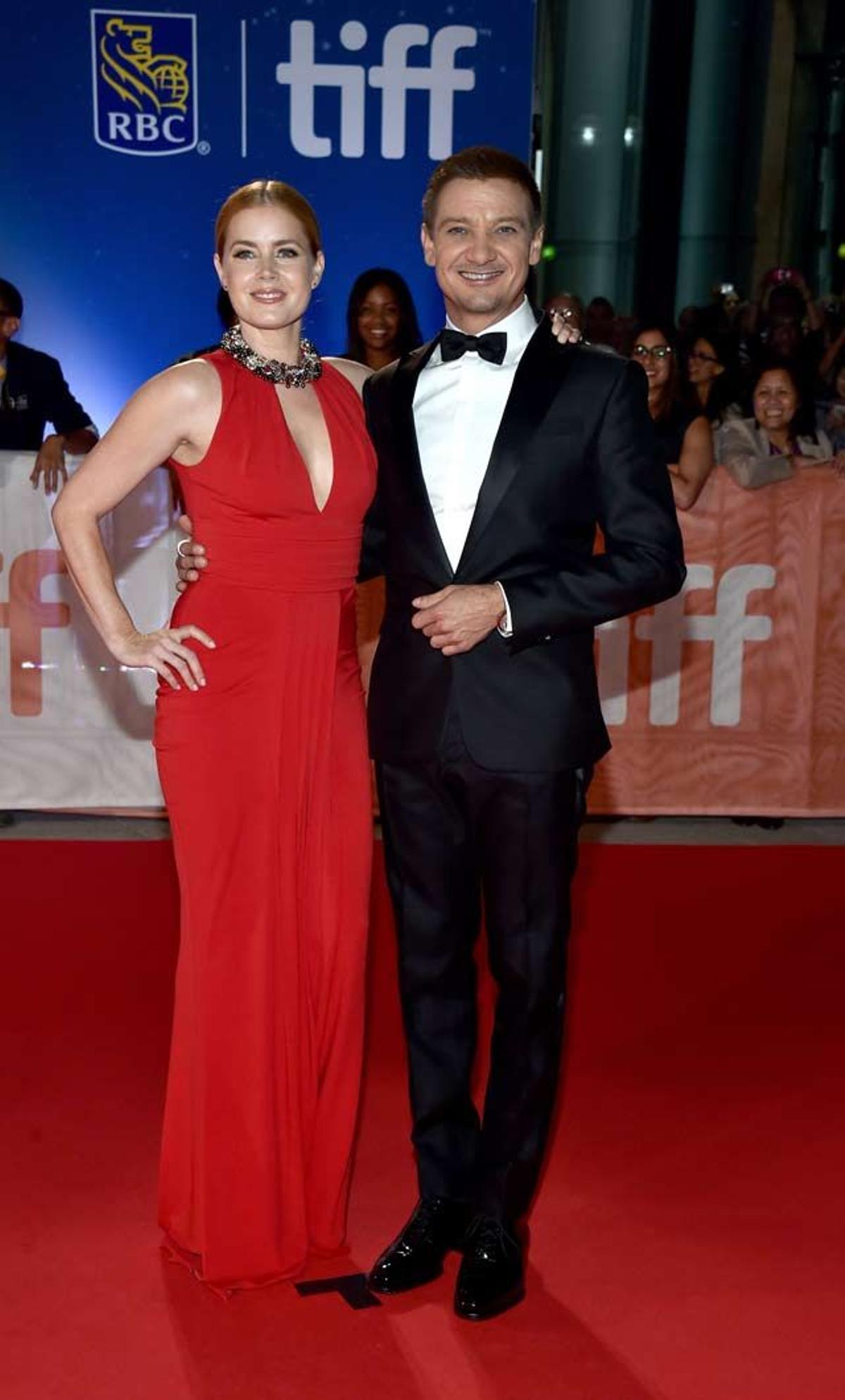 Amy Adams y Jeremy Renner presentan 'Arrival' en el Festival de Cine de Toronto.