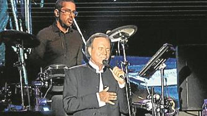 Julio Iglesias reaparece tras dos años