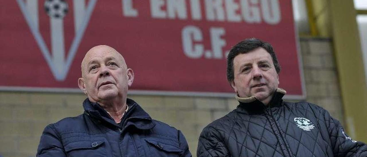 José Luis Cueva, a la izquierda, junto a Marcos Suárez, en el Nuevo Nalón.