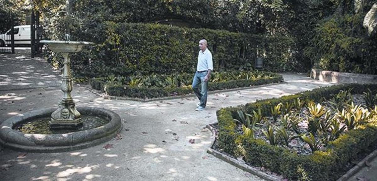 Jardins de la Tamarita On passejar i respirarAL PASSEIG DE SANT GERVASI, 47, TÉ UNA DE LES SEVES ENTRADES EL PETIT PULMÓ VERD DE SARRIÀ, ON PICÓ ES RELAXA, A VEGADES AMB PARAIGUA