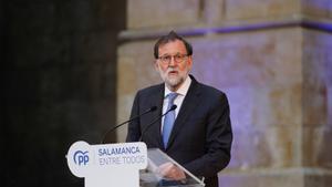 Rajoy compara a Sánchez con un “mal estudiante que no ha pegado palo al agua en varios años”