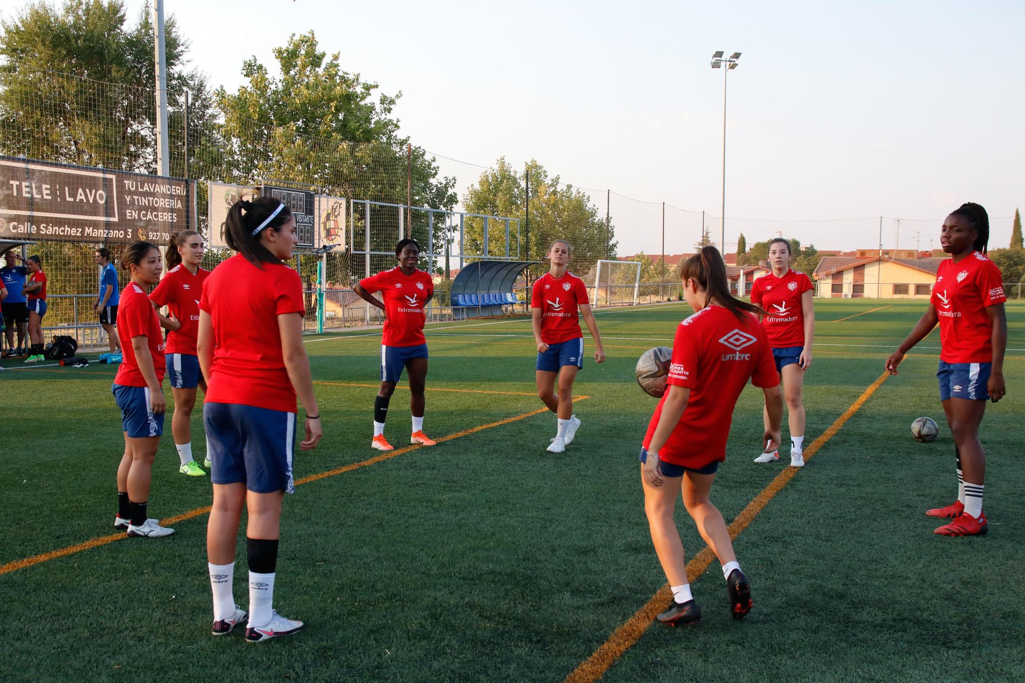 Primer entrenamiento del Cacereño Femenino