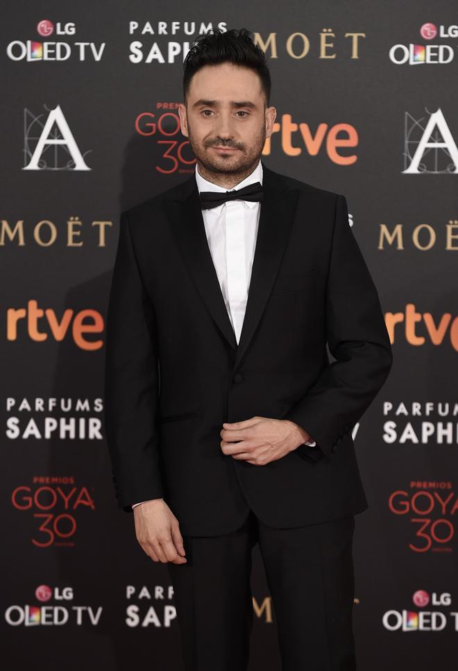 Juan Antonio Bayona con traje de Pedro del Hierro en los Premios Goya 2016