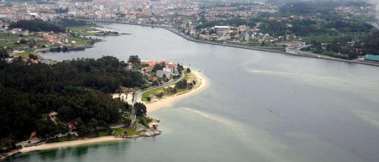 Vista del fondo de la ría de Pontevedra. // Rafa Vázquez