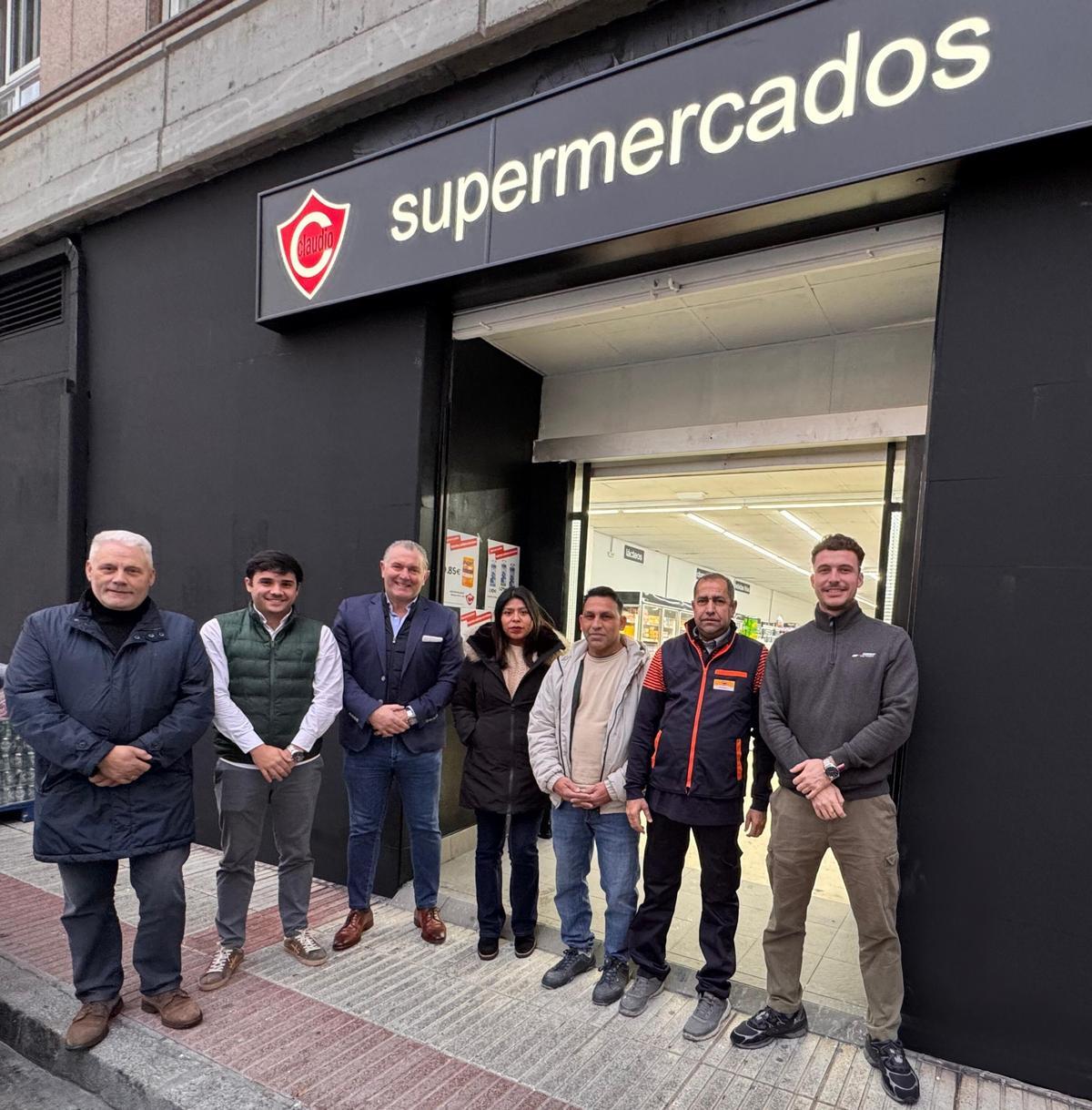Inauguración de la nueva tienda Claudio Express en la calle Nuestra Señora de Fátima, en A Coruña.
