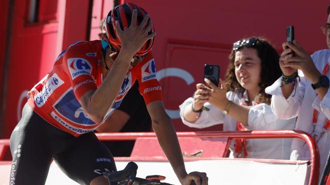 La última vuelta al circuito de la 21ª etapa de la Vuelta, neutralizada