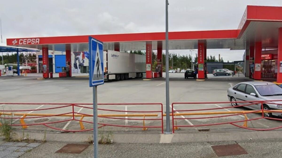 La gasolinera Cepsa de la rúa País Vasco, en el polígono de Costa Vella