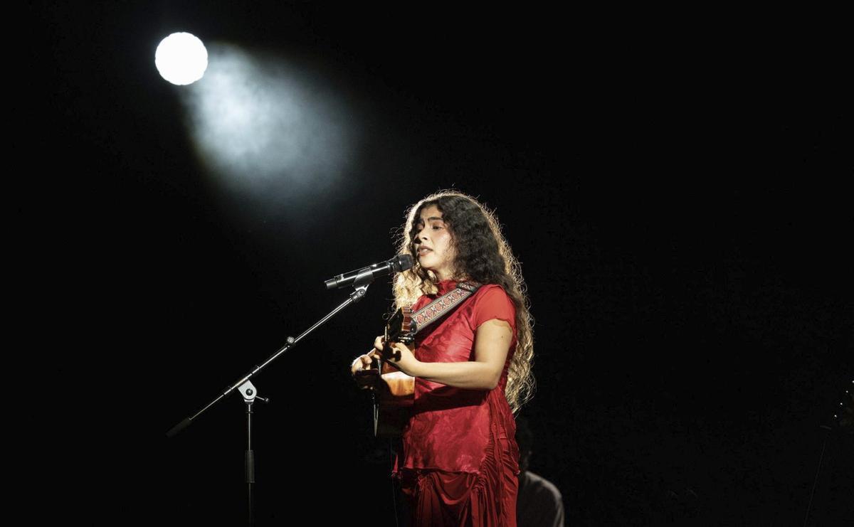 Silvana Estrada captiva a Les Nits Occident