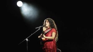 Silvana Estrada captiva a Les Nits Occident