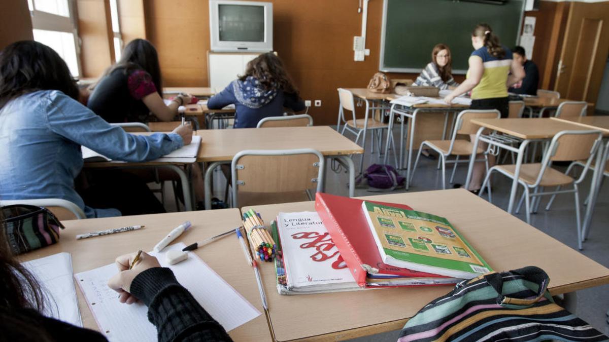 Un estudio internacional liderado por la UA confirma que el absentismo escolar y las pantallas están relacionados