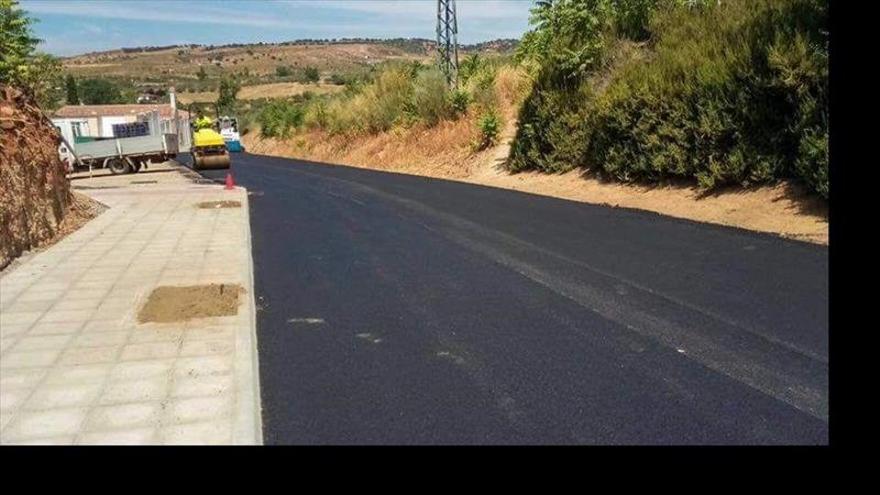 El camino que comunica con el cementerio se acondiciona