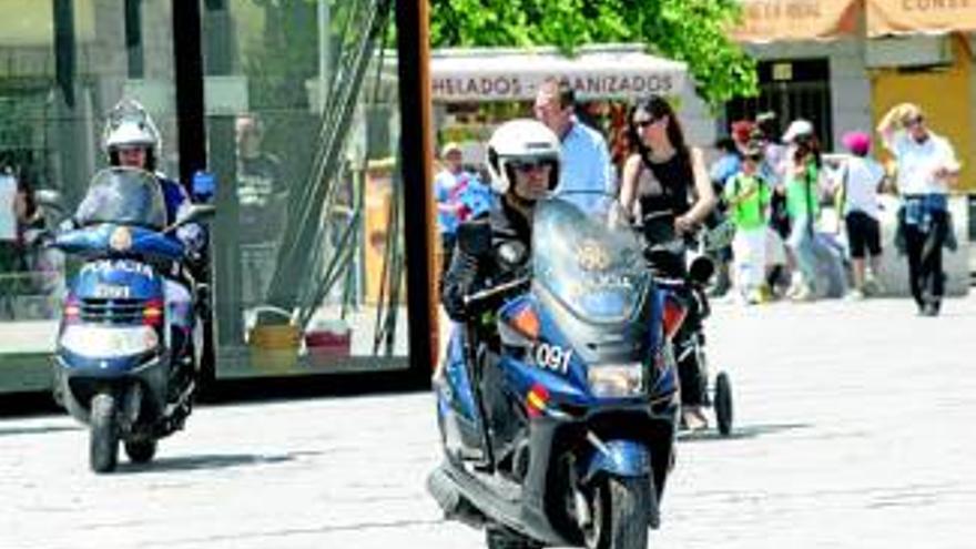 Los policías mantienen su protesta y no patrullarán en moto hasta que haya medios