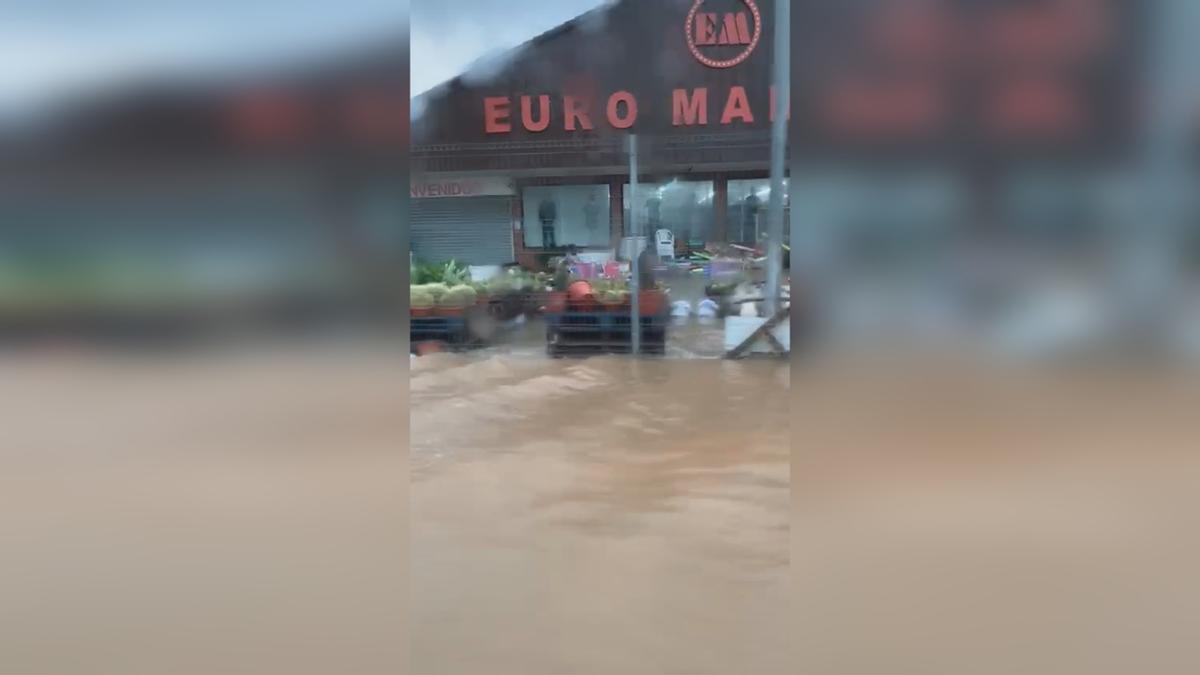 La entrada a Cullera, anegada por el temporal