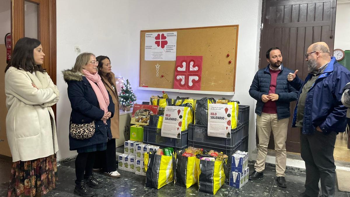 El área de Infraestructuras colabora de manera solidaria con la parroquia de Sant Pere del Grau con más de 500 kilos de alimentos