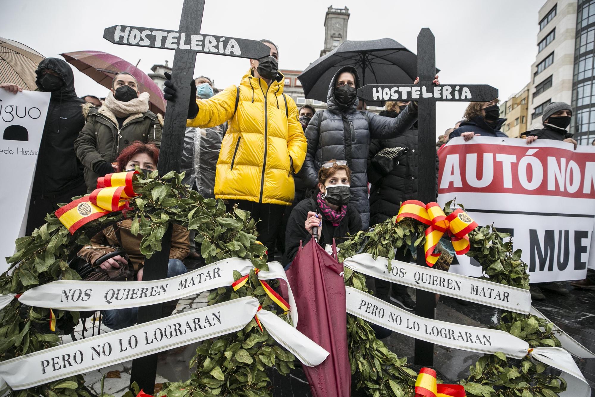 La hostelería toma las calles y exige "no perder las cenas de diciembre"