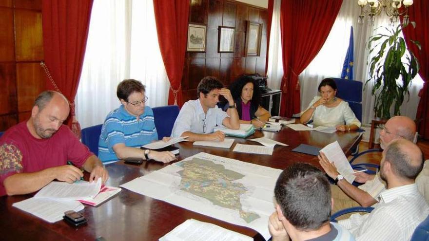 Reunión de seguimiento del Plan Xeral de Mos con gobierno y oposición local.