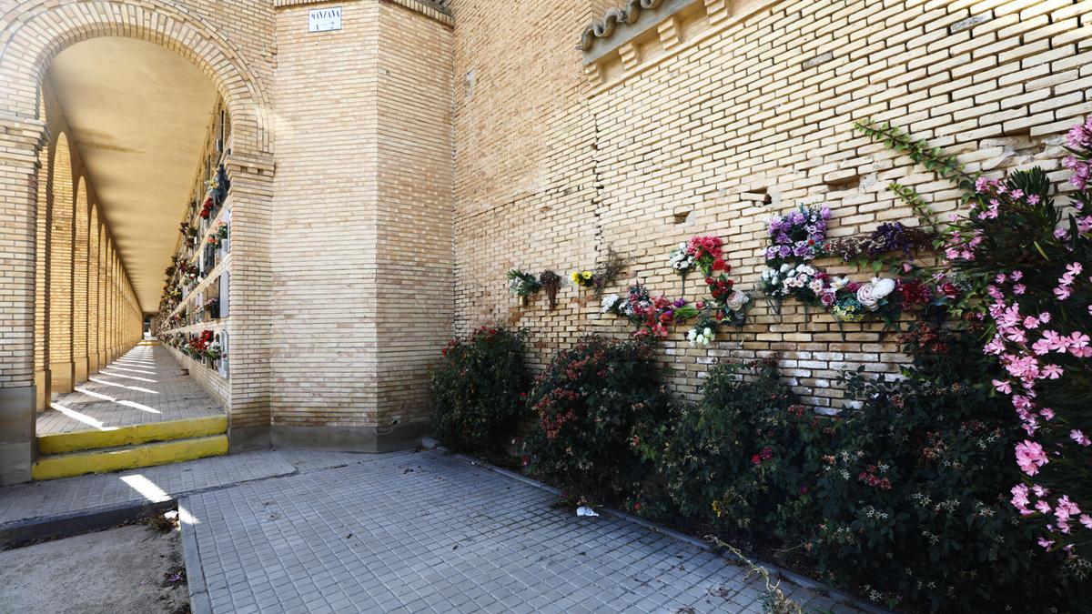 La tapia trasera del cementerio de Torrero de Zaragoza, lugar de fusilamientos y ejecuciones de simpatizantes republicanos en la guerra civil.