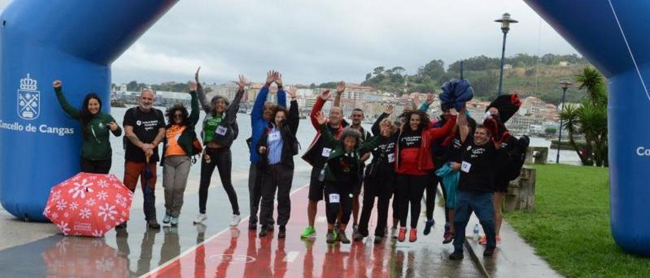 Partipantes de la marcha contra el ELA en Cangas en 2022.   | G. NÚÑEZ