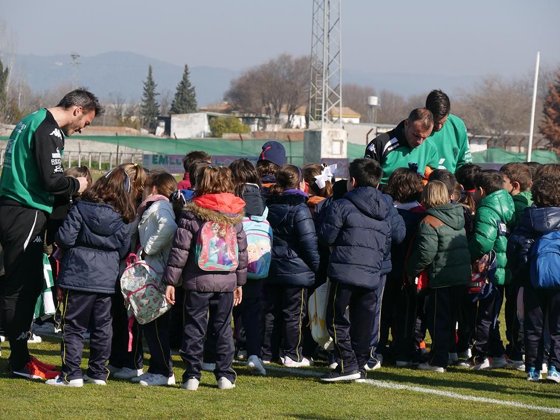 FOTOS || El colegio Sagrado Corazón, en el entrenamiento del Córdoba CF