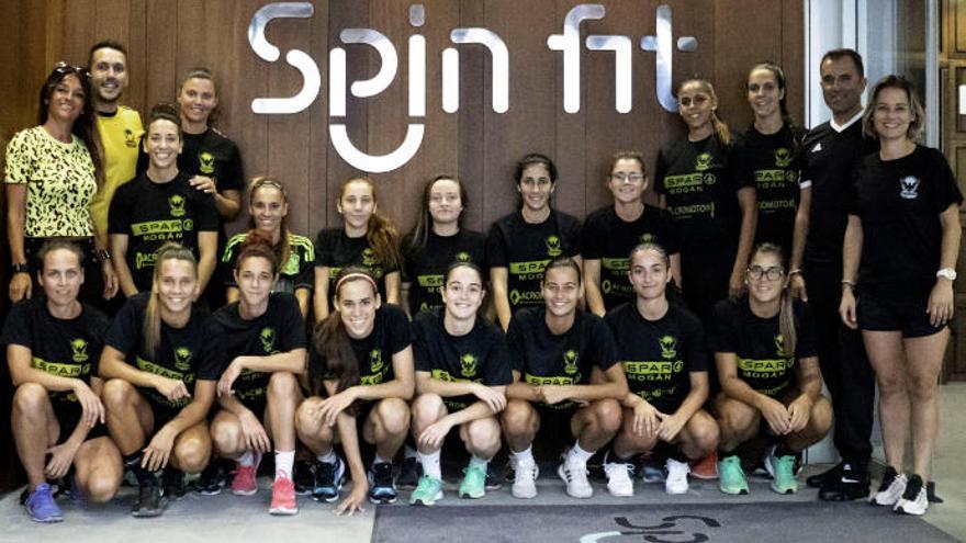 La plantilla del Femarguín Spar Gran Canaria, en uno de sus entrenamientos de esta semana en el Spin Fit de Telde.