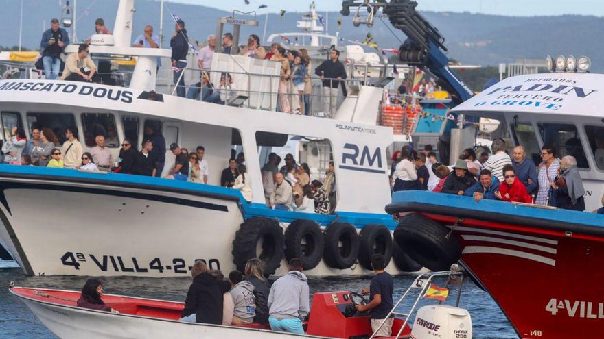 Barcos participantes en una edición anterior de la procesión de O Grove. | Iñaki Abella