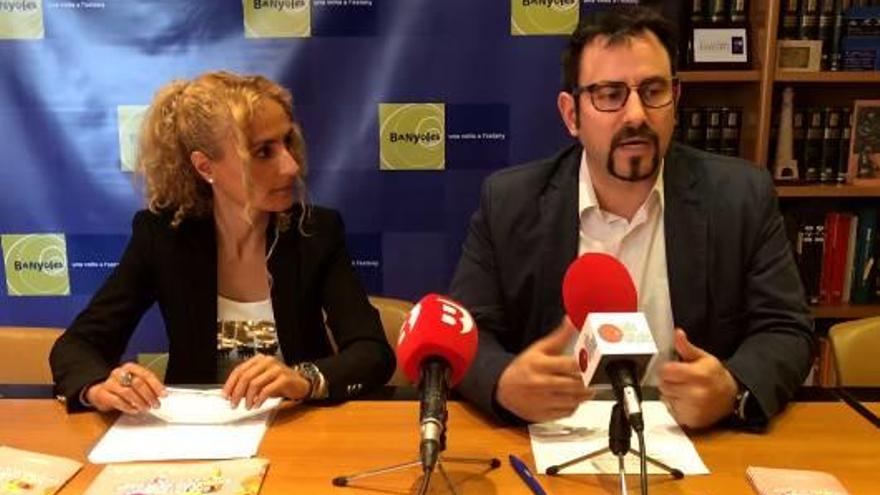Els edils Joana Vilà i Jordi Bosch, en roda de premsa.