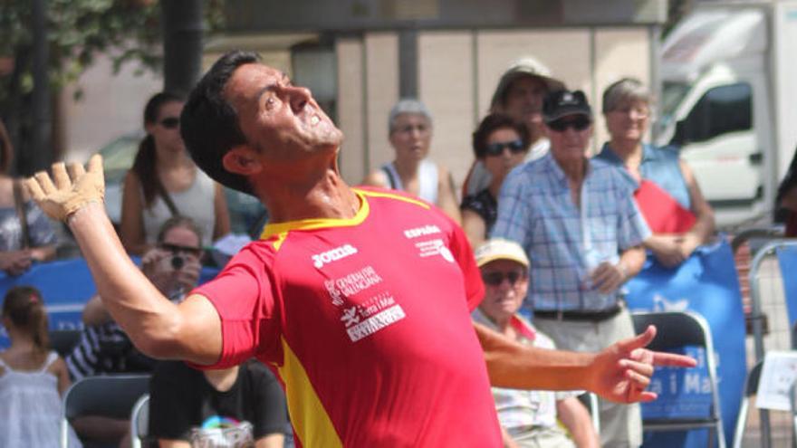 Álvaro, jugant amb la selecció valenciana-Espanya.