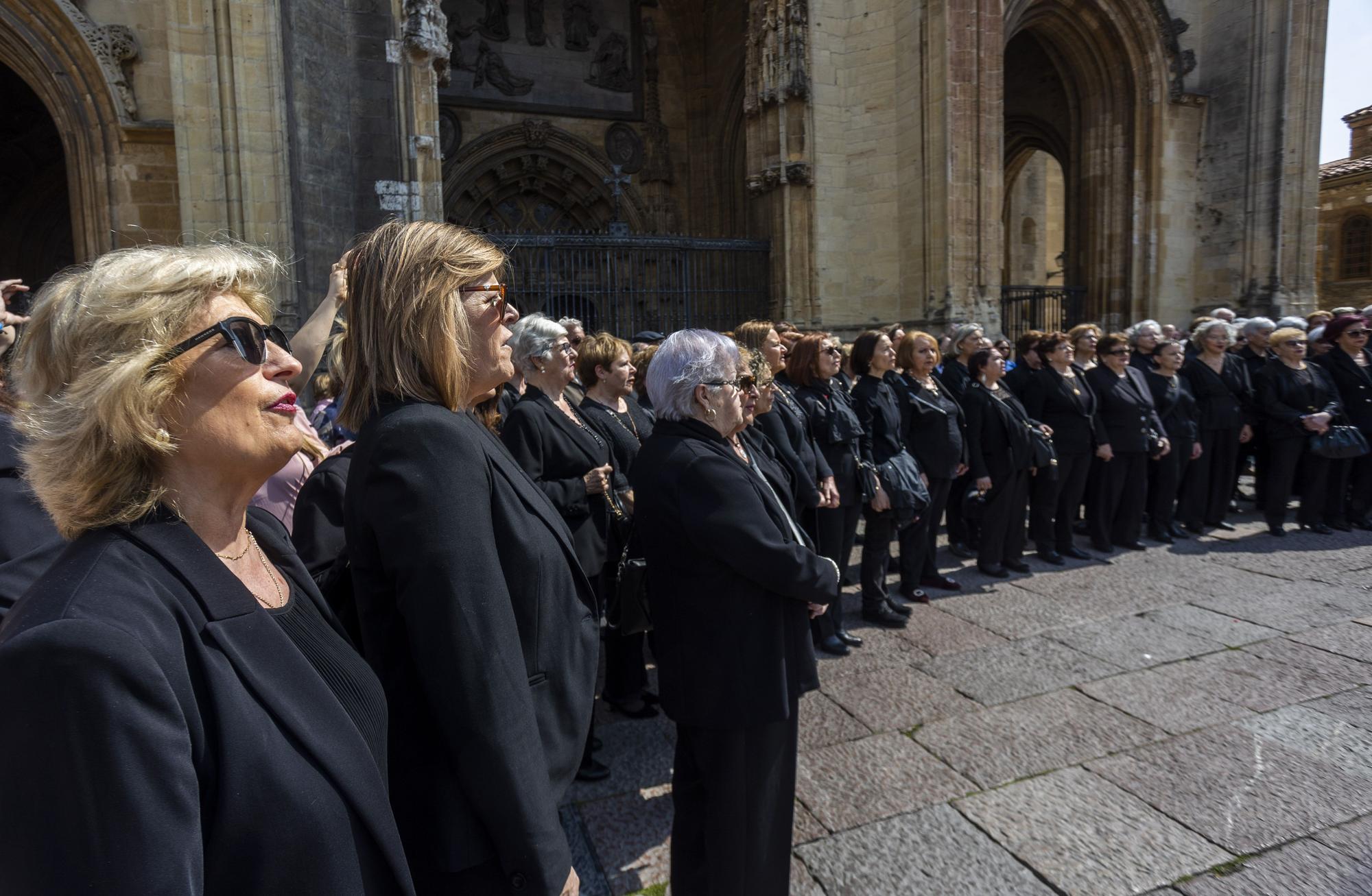 Oviedo despide a lo grande la Semana Santa: mira las fotos de la procesión del Resucitado