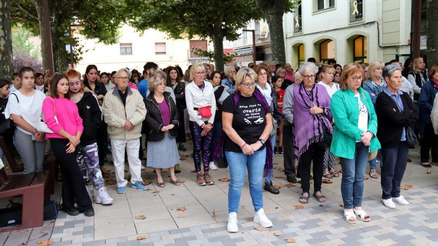 Concentració a Campdevànol per condemnar l&#039;assassinat de la noia de 21 anys