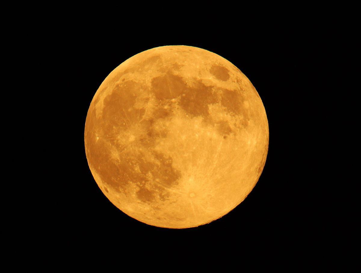 Luna llena en Grecia, en una imagen de archivo, en agosto de 2011.