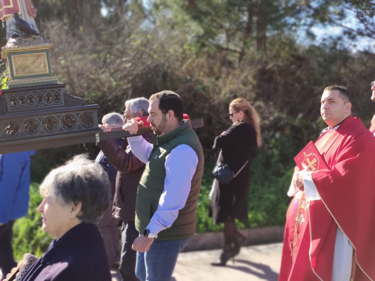 Así celebran vecinos y dirigentes políticos la fiesta de San Vicente de O Grove.