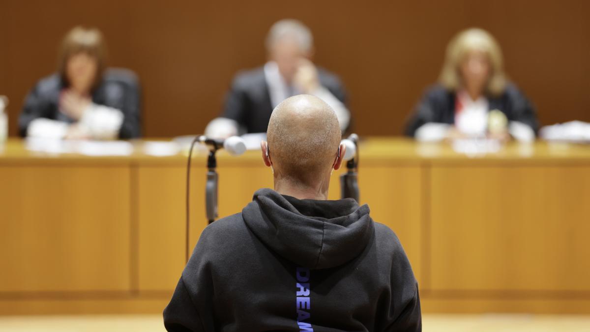 El acusado sentado este miércoles en la Audiencia Provincial de A Coruña.