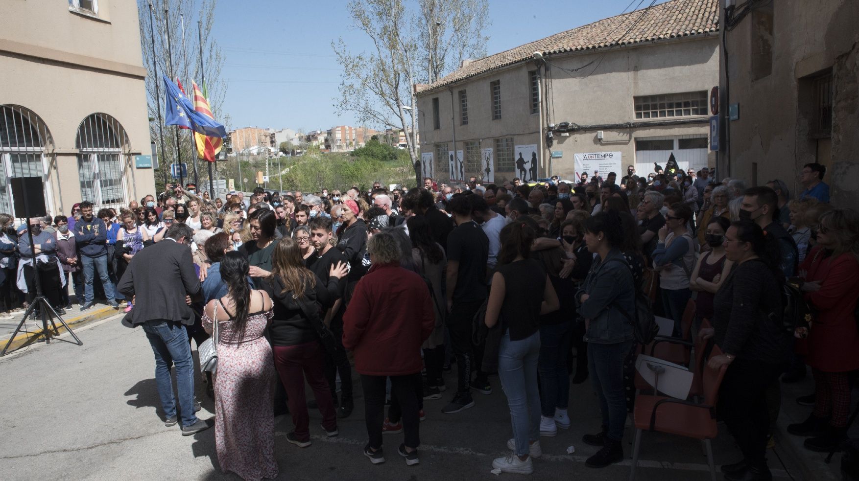 Més de 200 persones es concentren a Vilanova del Camí per rebutjar l'últim crim masclista