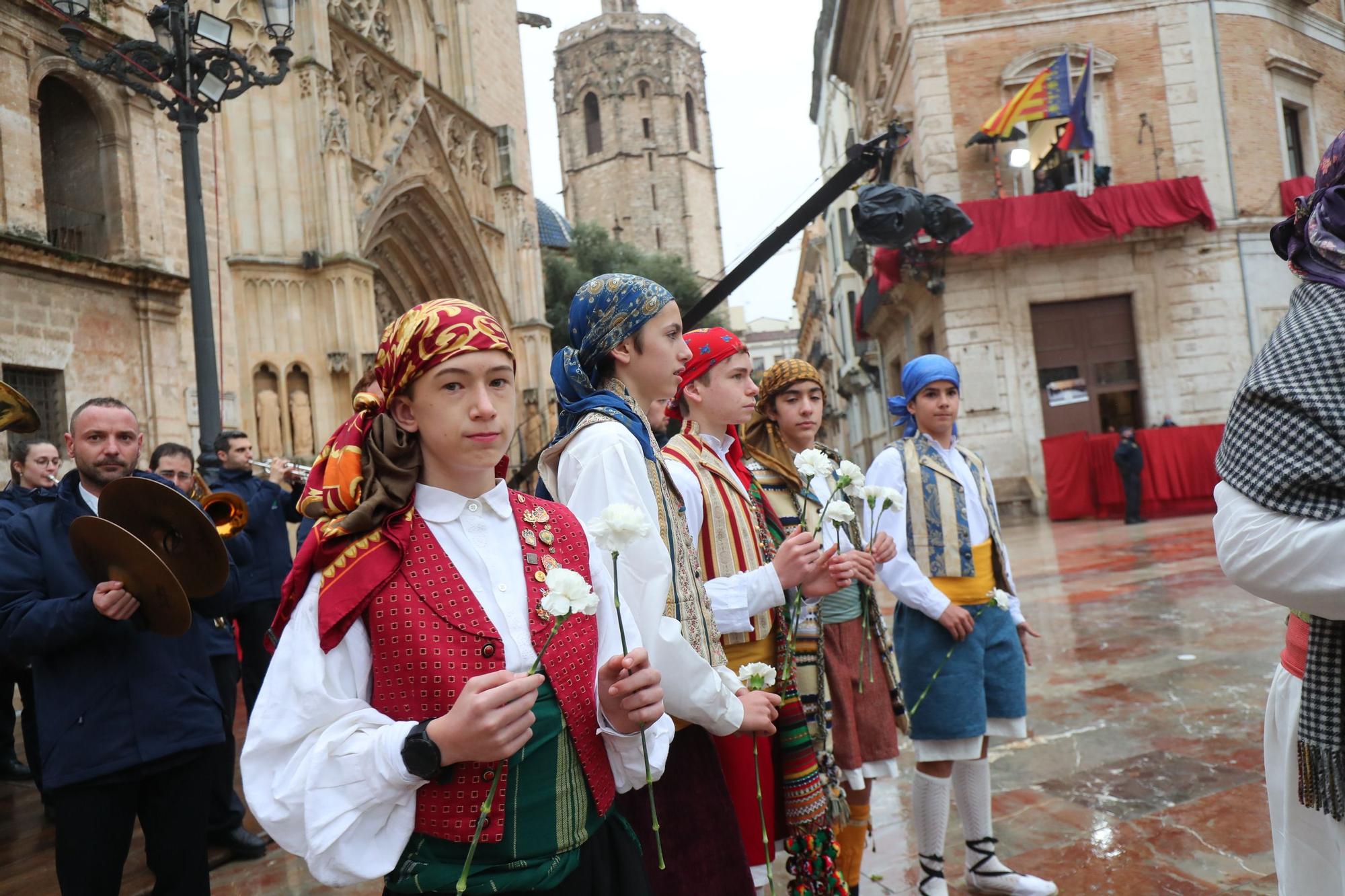 Búscate en el primer día de ofrenda por la calle de la Paz (entre las 17:00 a las 18:00 horas)