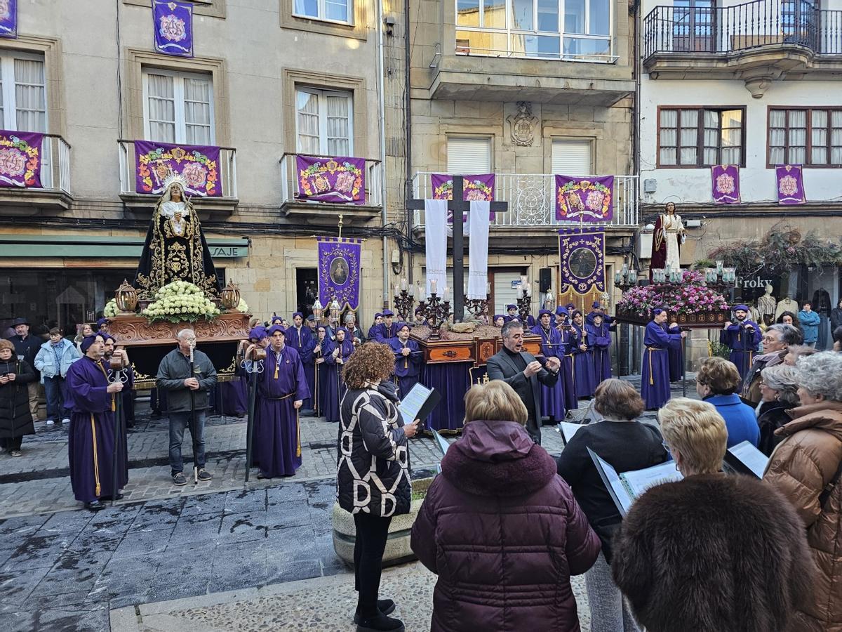 En imágenes, la procesión de La Soledad de Villaviciosa